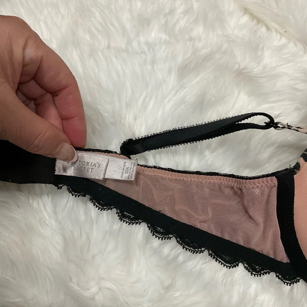 90s Victoria's Secret Leopard and Black Bra Set